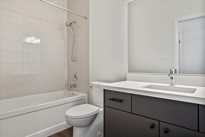 SUPER TOWNHOUSE UNIT FOR LEASE IN CRYSTAL BEACH!