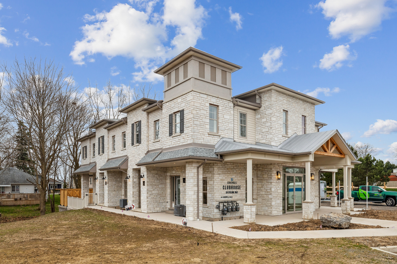 SUPER TOWNHOUSE UNIT FOR LEASE IN CRYSTAL BEACH!