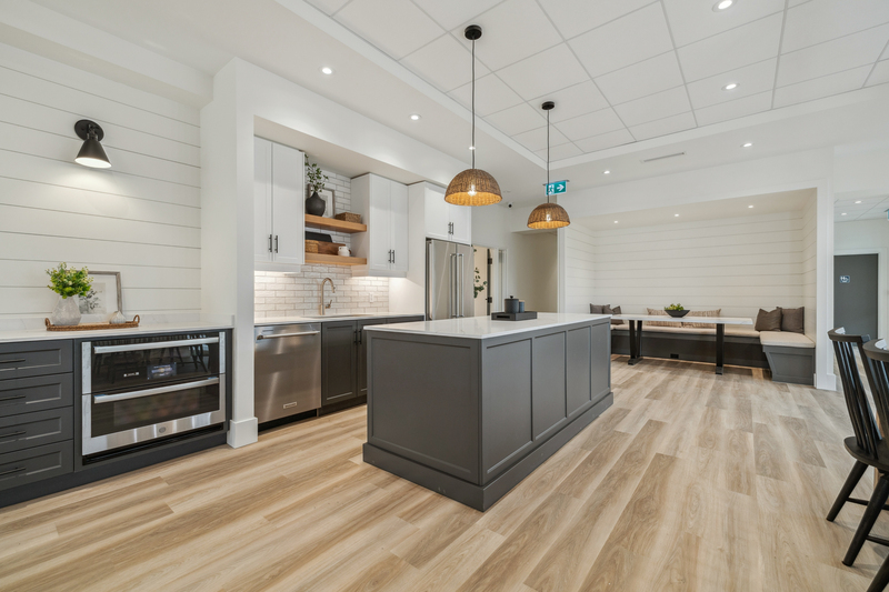 SUPER TOWNHOUSE UNIT FOR LEASE IN CRYSTAL BEACH!
