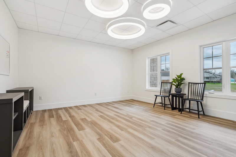 SUPER TOWNHOUSE UNIT FOR LEASE IN CRYSTAL BEACH!