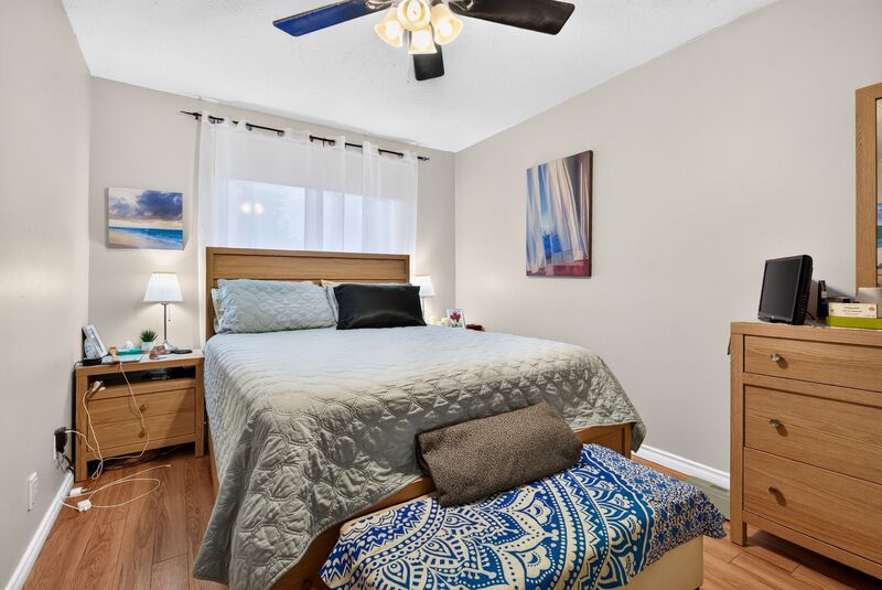 CONVENIENTLY LOCATED 2 STOREY TOWNHOME ON HAMILTON MOUNTAIN!