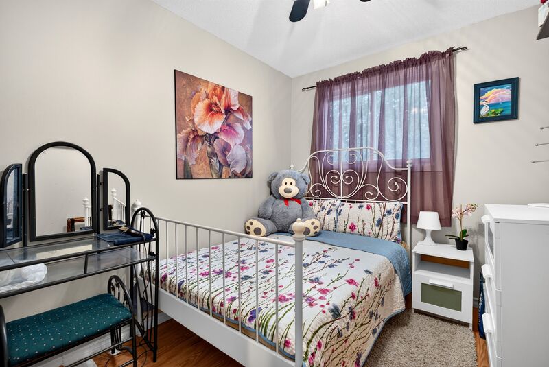 CONVENIENTLY LOCATED 2 STOREY TOWNHOME ON HAMILTON MOUNTAIN!
