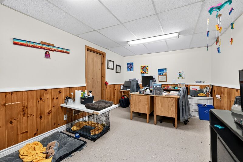 CONVENIENTLY LOCATED 2 STOREY TOWNHOME ON HAMILTON MOUNTAIN!