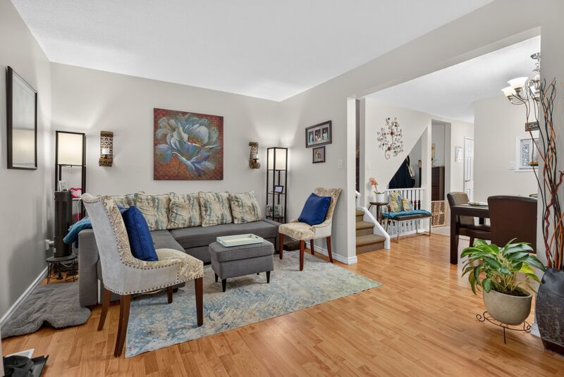 CONVENIENTLY LOCATED 2 STOREY TOWNHOME ON HAMILTON MOUNTAIN!