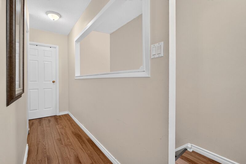 CONVENIENTLY LOCATED 2 STOREY TOWNHOME ON HAMILTON MOUNTAIN!