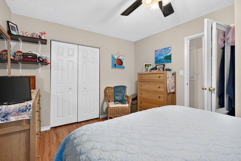 CONVENIENTLY LOCATED 2 STOREY TOWNHOME ON HAMILTON MOUNTAIN!