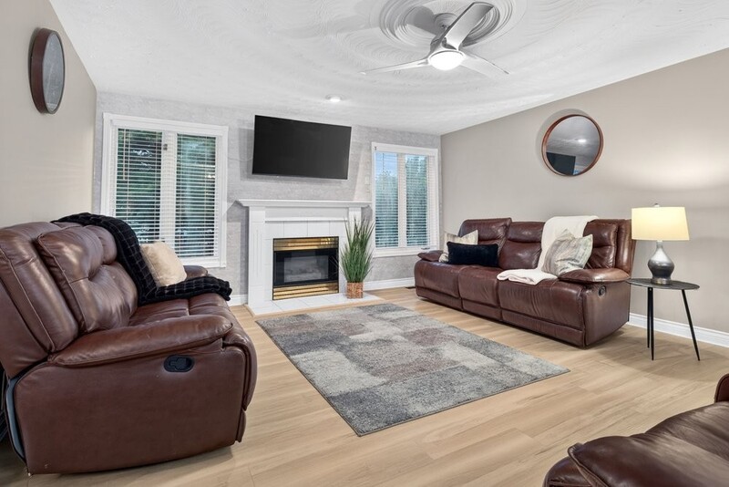 LARGE BACK-SPLIT IN GREAT FAMILY-FRIENDLY NEIGHBOURHOOD!