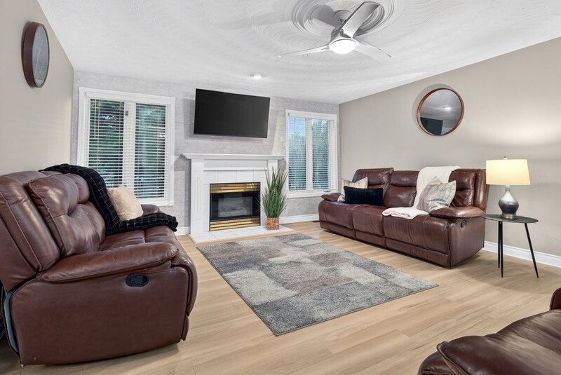 LARGE BACK-SPLIT IN GREAT FAMILY-FRIENDLY NEIGHBOURHOOD!