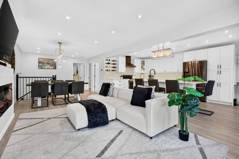GORGEOUS RAISED RANCH IN SOUGHT AFTER ST. CATHARINES NEIGHBOURHOOD