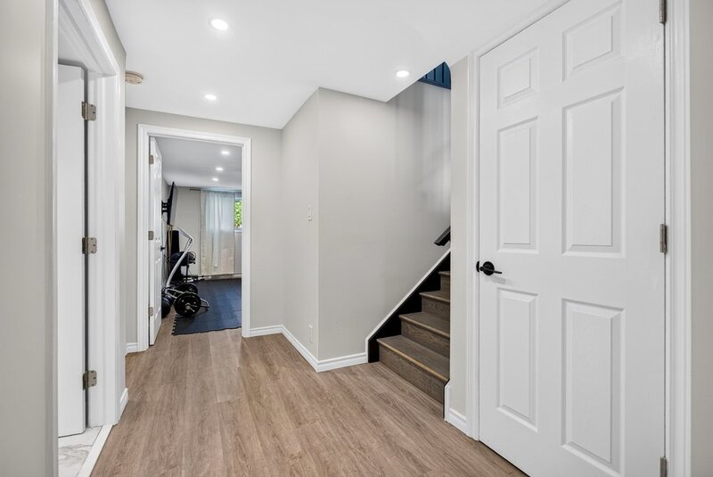 GORGEOUS RAISED RANCH IN SOUGHT AFTER ST. CATHARINES NEIGHBOURHOOD