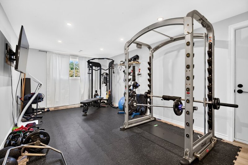 GORGEOUS RAISED RANCH IN SOUGHT AFTER ST. CATHARINES NEIGHBOURHOOD