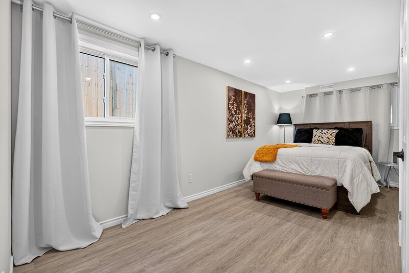 GORGEOUS RAISED RANCH IN SOUGHT AFTER ST. CATHARINES NEIGHBOURHOOD