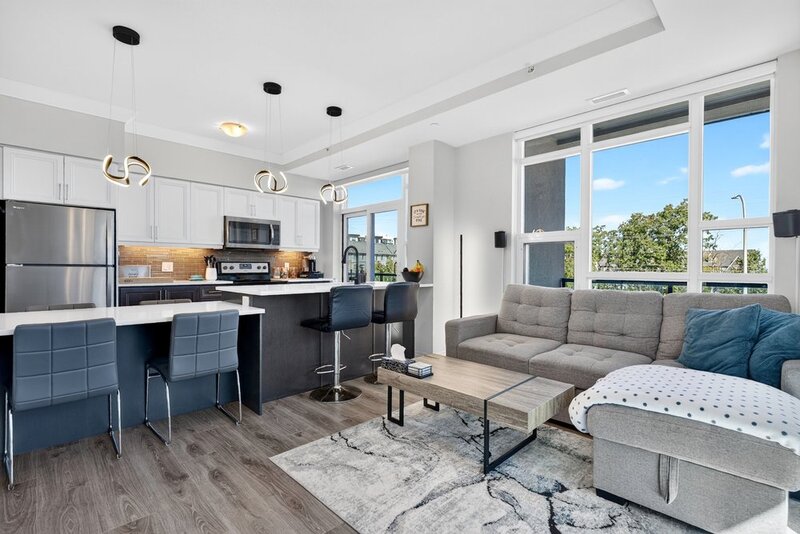 2 UNDERGROUND PARKING SPACES & LAKE VIEWS IN SOUGHT AFTER GRIMSBY NEIGHBOURHOOD