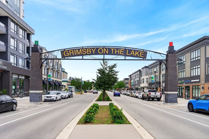 2 UNDERGROUND PARKING SPACES & LAKE VIEWS IN SOUGHT AFTER GRIMSBY NEIGHBOURHOOD