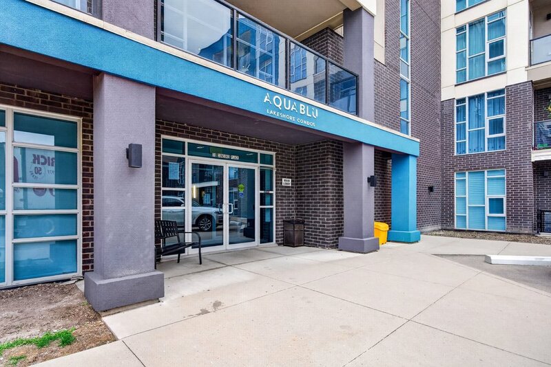 2 UNDERGROUND PARKING SPACES & LAKE VIEWS IN SOUGHT AFTER GRIMSBY NEIGHBOURHOOD