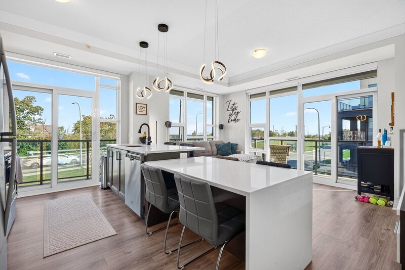 2 UNDERGROUND PARKING SPACES & LAKE VIEWS IN SOUGHT AFTER GRIMSBY NEIGHBOURHOOD