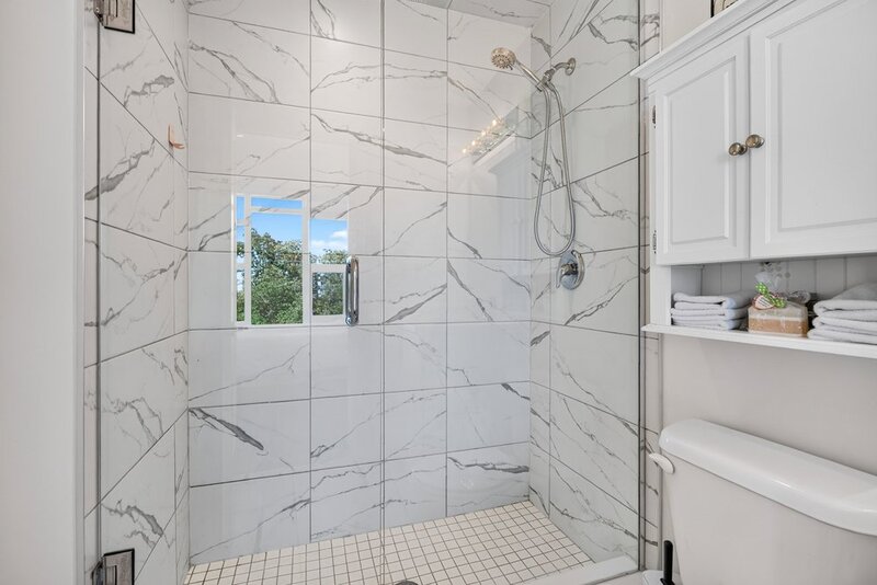 2 UNDERGROUND PARKING SPACES & LAKE VIEWS IN SOUGHT AFTER GRIMSBY NEIGHBOURHOOD