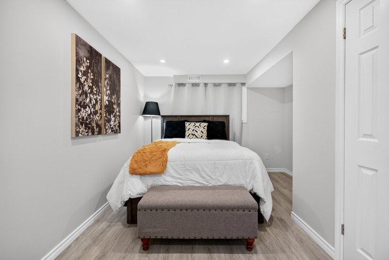 GORGEOUS RAISED RANCH IN SOUGHT AFTER ST. CATHARINES NEIGHBOURHOOD