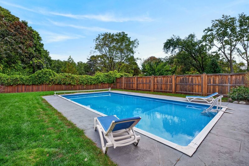 GORGEOUS RAISED RANCH IN SOUGHT AFTER ST. CATHARINES NEIGHBOURHOOD