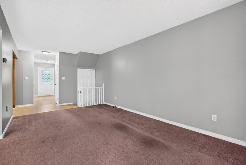 SPACIOUS END-UNIT IN SOUGHT AFTER STONEY CREEK NEIGHBOURHOOD