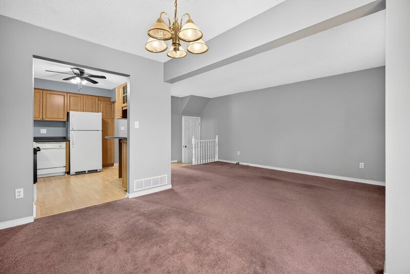 SPACIOUS END-UNIT IN SOUGHT AFTER STONEY CREEK NEIGHBOURHOOD