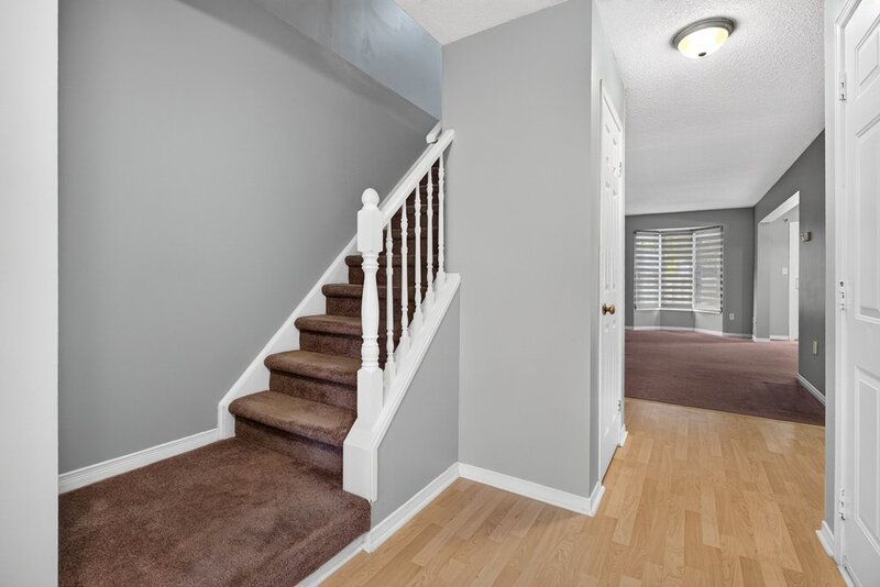 SPACIOUS END-UNIT IN SOUGHT AFTER STONEY CREEK NEIGHBOURHOOD