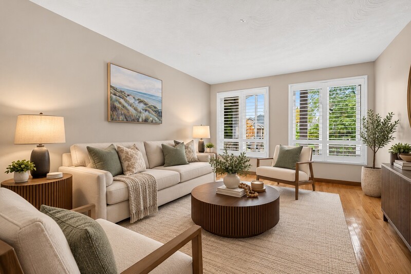 FAMILY HOME ON LARGE LOT IN LOWER STONEY CREEK!