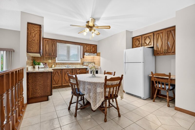 FAMILY HOME ON LARGE LOT IN LOWER STONEY CREEK!