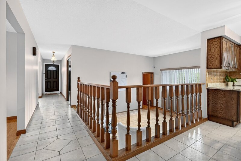 FAMILY HOME ON LARGE LOT IN LOWER STONEY CREEK!