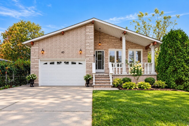 FAMILY HOME ON LARGE LOT IN LOWER STONEY CREEK!
