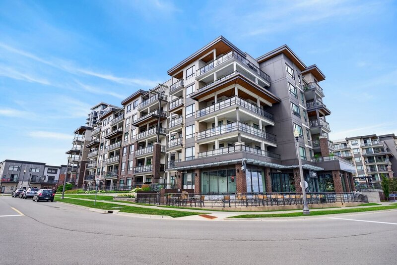 AMAZING VIEWS IN THIS GORGEOUS GRIMSBY 1BR+DEN CONDO