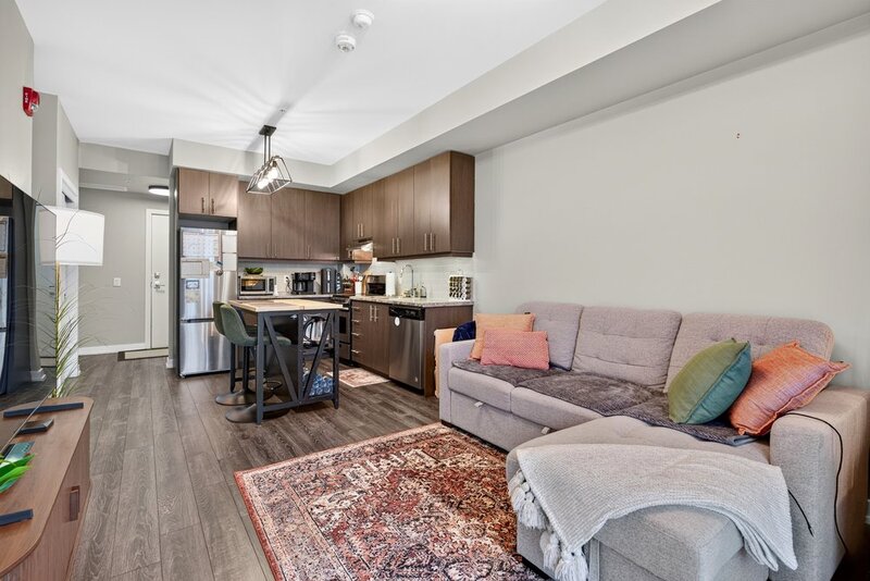 AMAZING VIEWS IN THIS GORGEOUS GRIMSBY 1BR+DEN CONDO