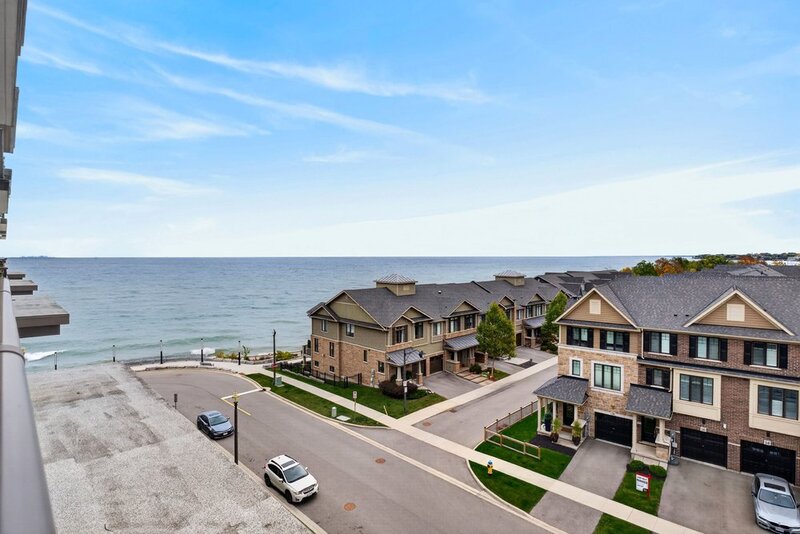 AMAZING VIEWS IN THIS GORGEOUS GRIMSBY 1BR+DEN CONDO