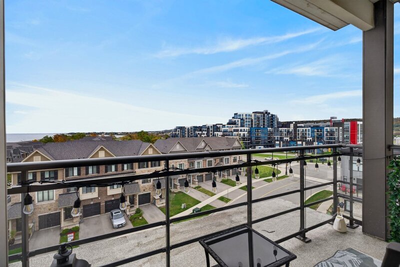 AMAZING VIEWS IN THIS GORGEOUS GRIMSBY 1BR+DEN CONDO