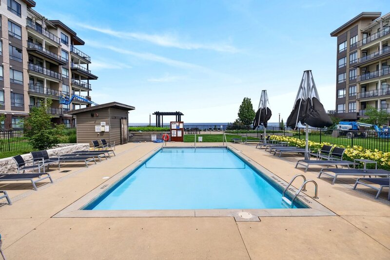 AMAZING VIEWS IN THIS GORGEOUS GRIMSBY 1BR+DEN CONDO