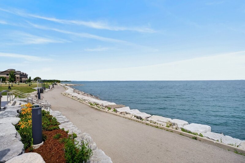 AMAZING VIEWS IN THIS GORGEOUS GRIMSBY 1BR+DEN CONDO