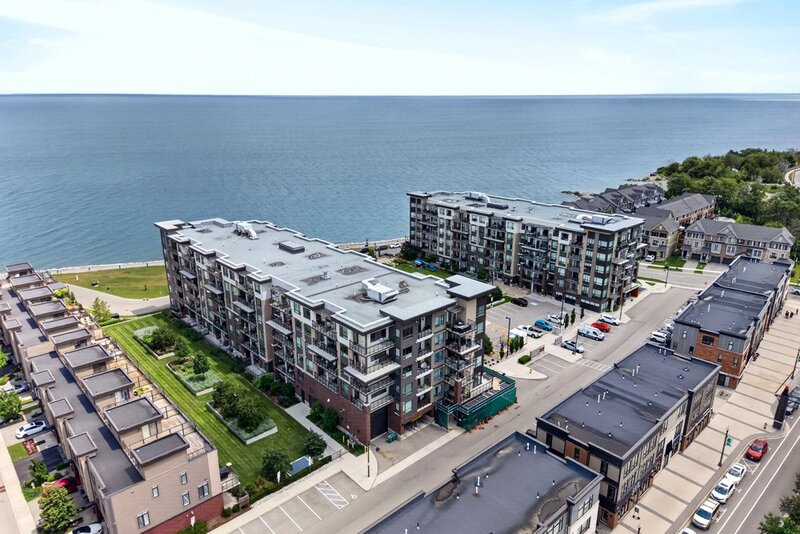 AMAZING VIEWS IN THIS GORGEOUS GRIMSBY 1BR+DEN CONDO