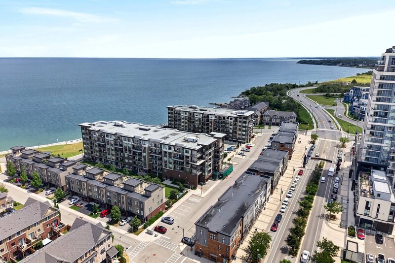AMAZING VIEWS IN THIS GORGEOUS GRIMSBY 1BR+DEN CONDO