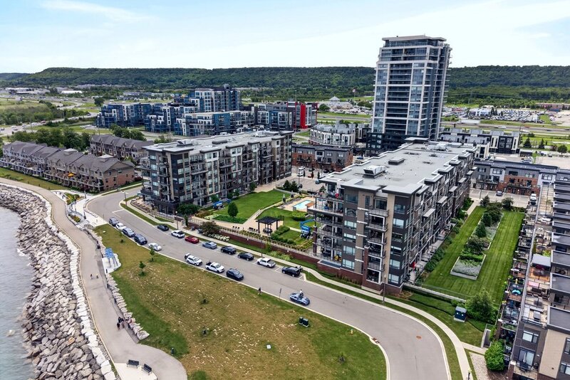 AMAZING VIEWS IN THIS GORGEOUS GRIMSBY 1BR+DEN CONDO