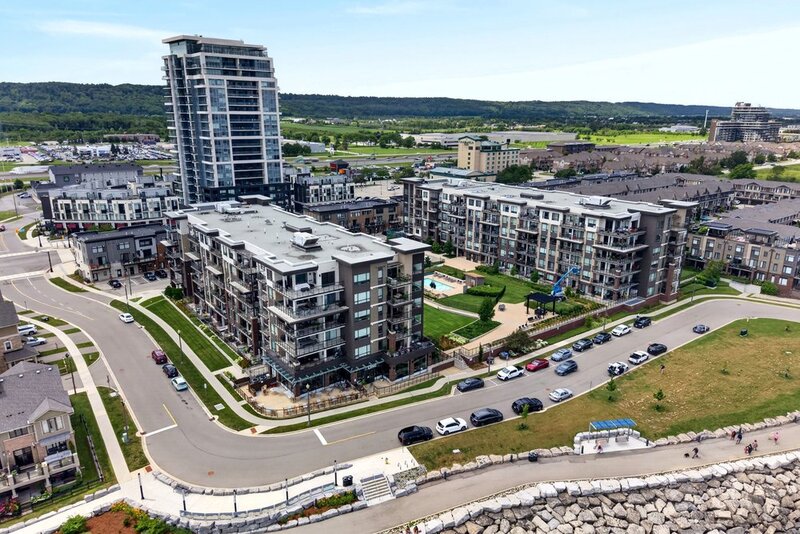 AMAZING VIEWS IN THIS GORGEOUS GRIMSBY 1BR+DEN CONDO