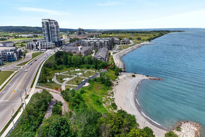 AMAZING VIEWS IN THIS GORGEOUS GRIMSBY 1BR+DEN CONDO