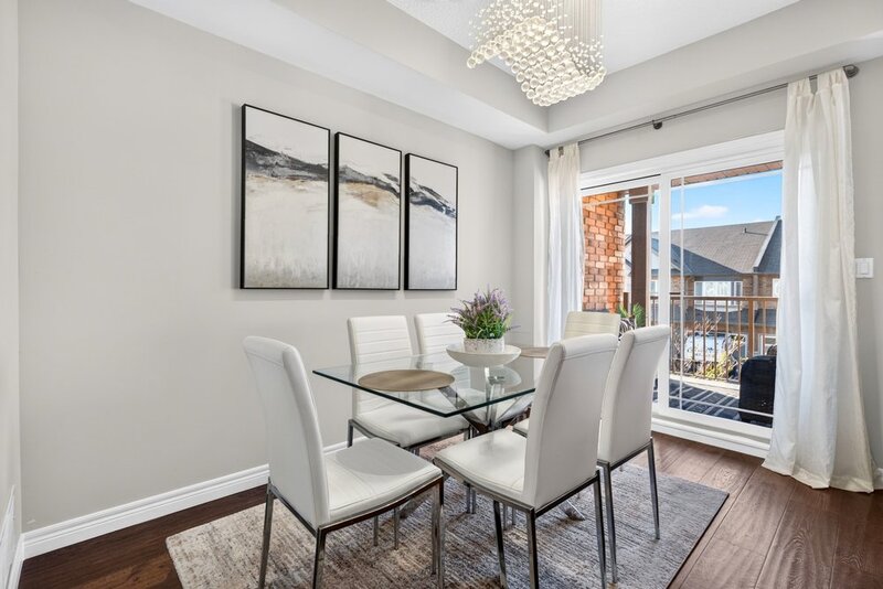 LARGE 3-STOREY TOWNHOUSE UNIT IN HAMILTON