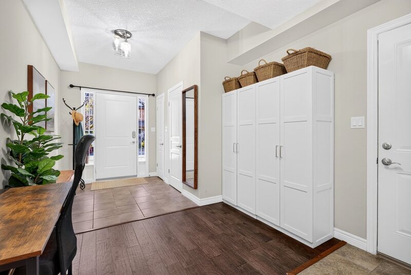 LARGE 3-STOREY TOWNHOUSE UNIT IN HAMILTON