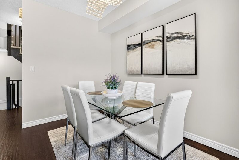 LARGE 3-STOREY TOWNHOUSE UNIT IN HAMILTON