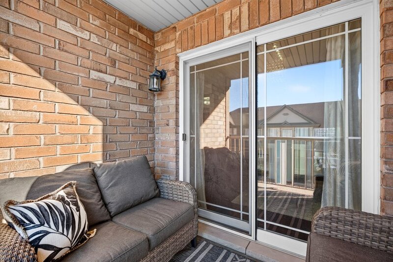 LARGE 3-STOREY TOWNHOUSE UNIT IN HAMILTON